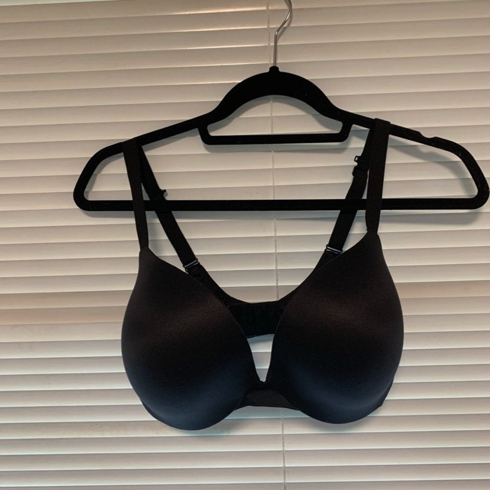 Wacoal black bra size 34DDD.